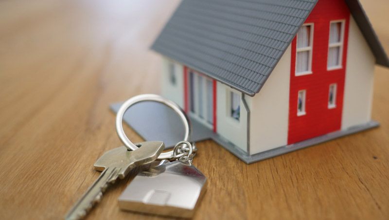 house warming gift, image of new house and key